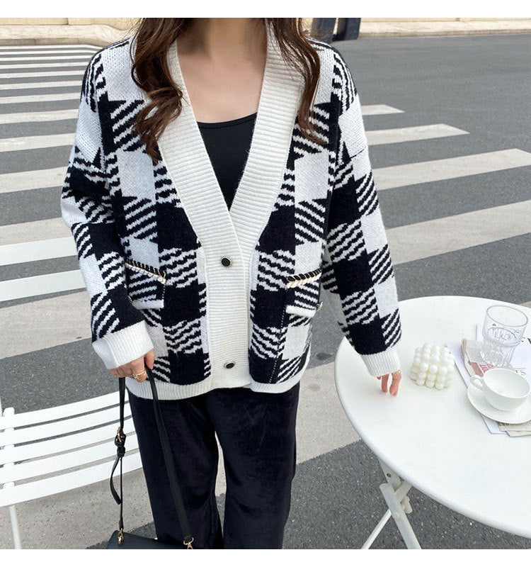 Black And White Plaid Knitted V-neck Sweater