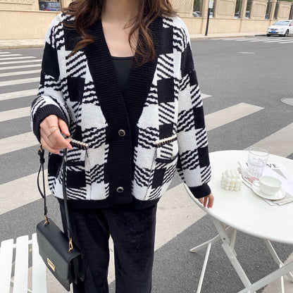 Black And White Plaid Knitted V-neck Sweater