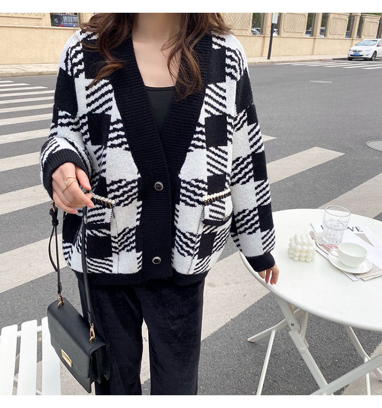 Black And White Plaid Knitted V-neck Sweater