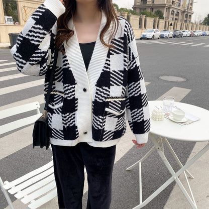 Black And White Plaid Knitted V-neck Sweater